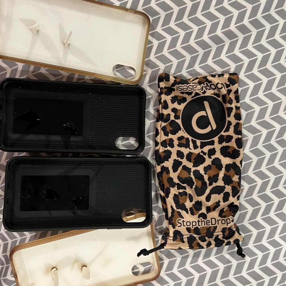 Four loopy cases xs max - Picture 2 of 2